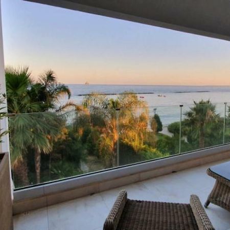 Pegasus Beach Front Apartment Лимасол Екстериор снимка