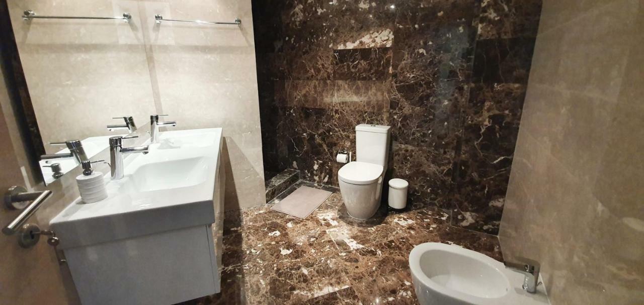 Pegasus Beach Front Apartment Лимасол Екстериор снимка