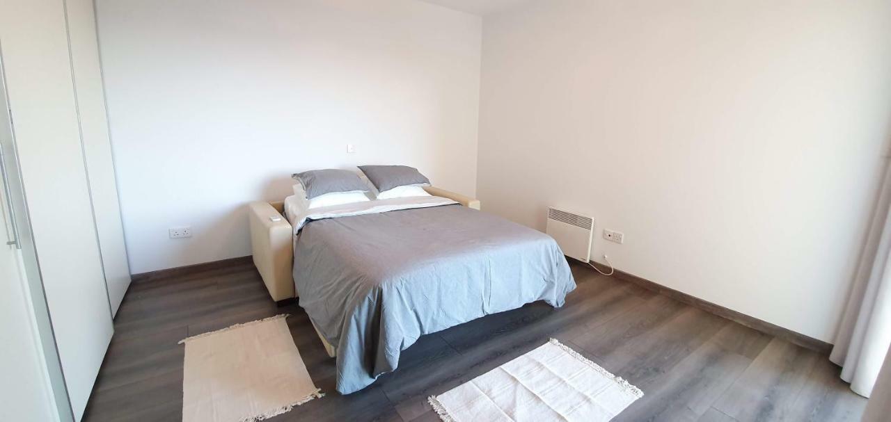 Pegasus Beach Front Apartment Лимасол Екстериор снимка