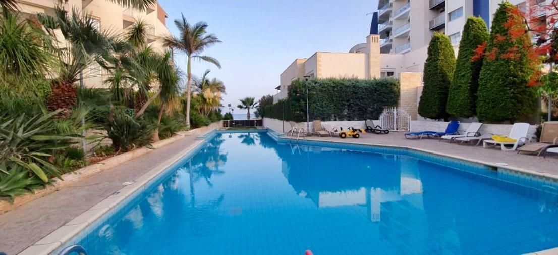 Pegasus Beach Front Apartment Лимасол Екстериор снимка