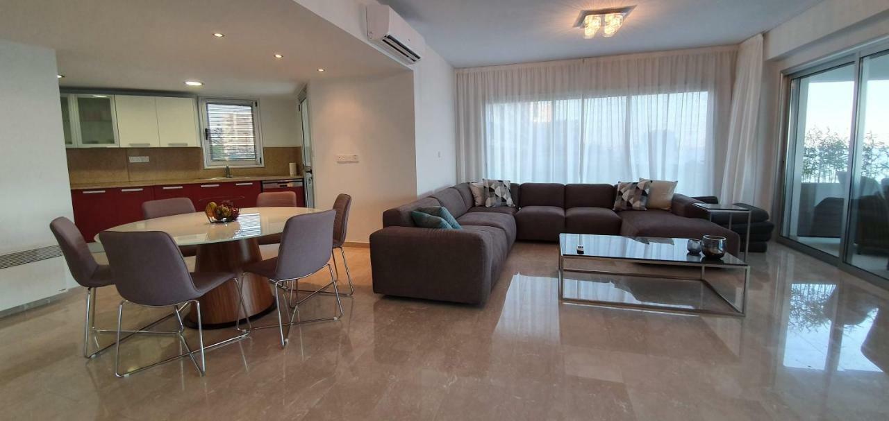 Pegasus Beach Front Apartment Лимасол Екстериор снимка