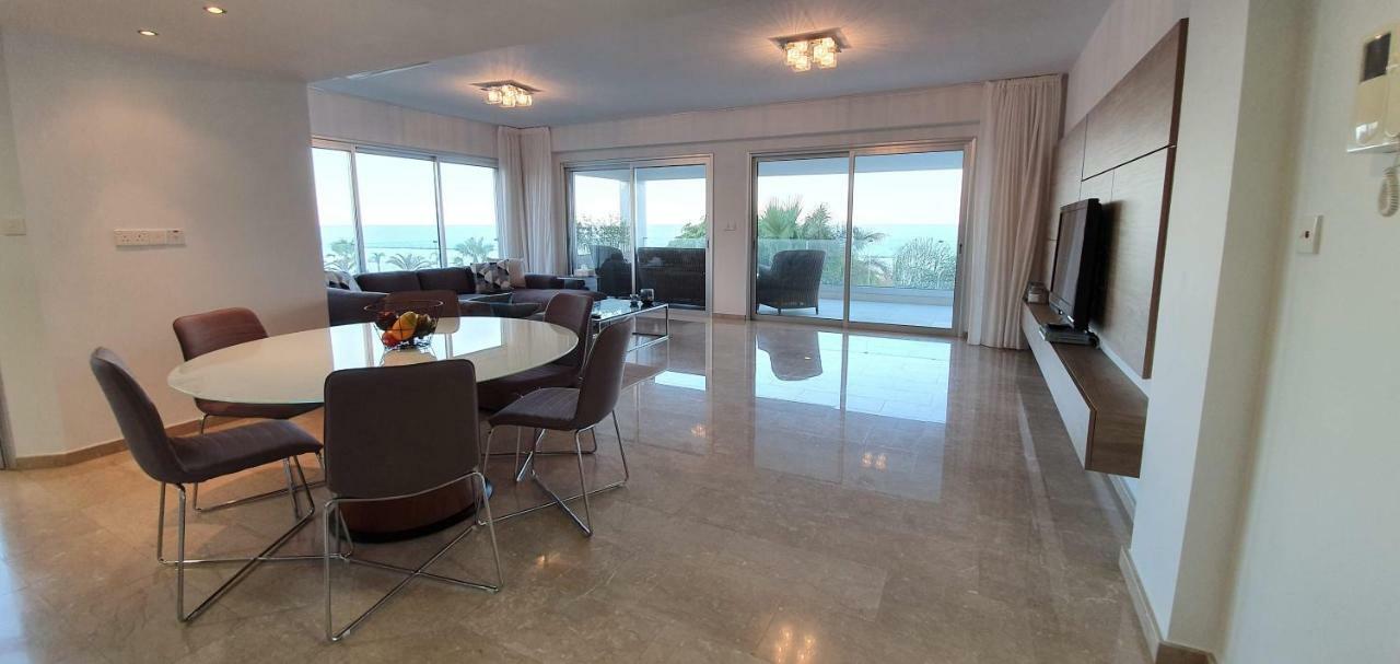 Pegasus Beach Front Apartment Лимасол Екстериор снимка