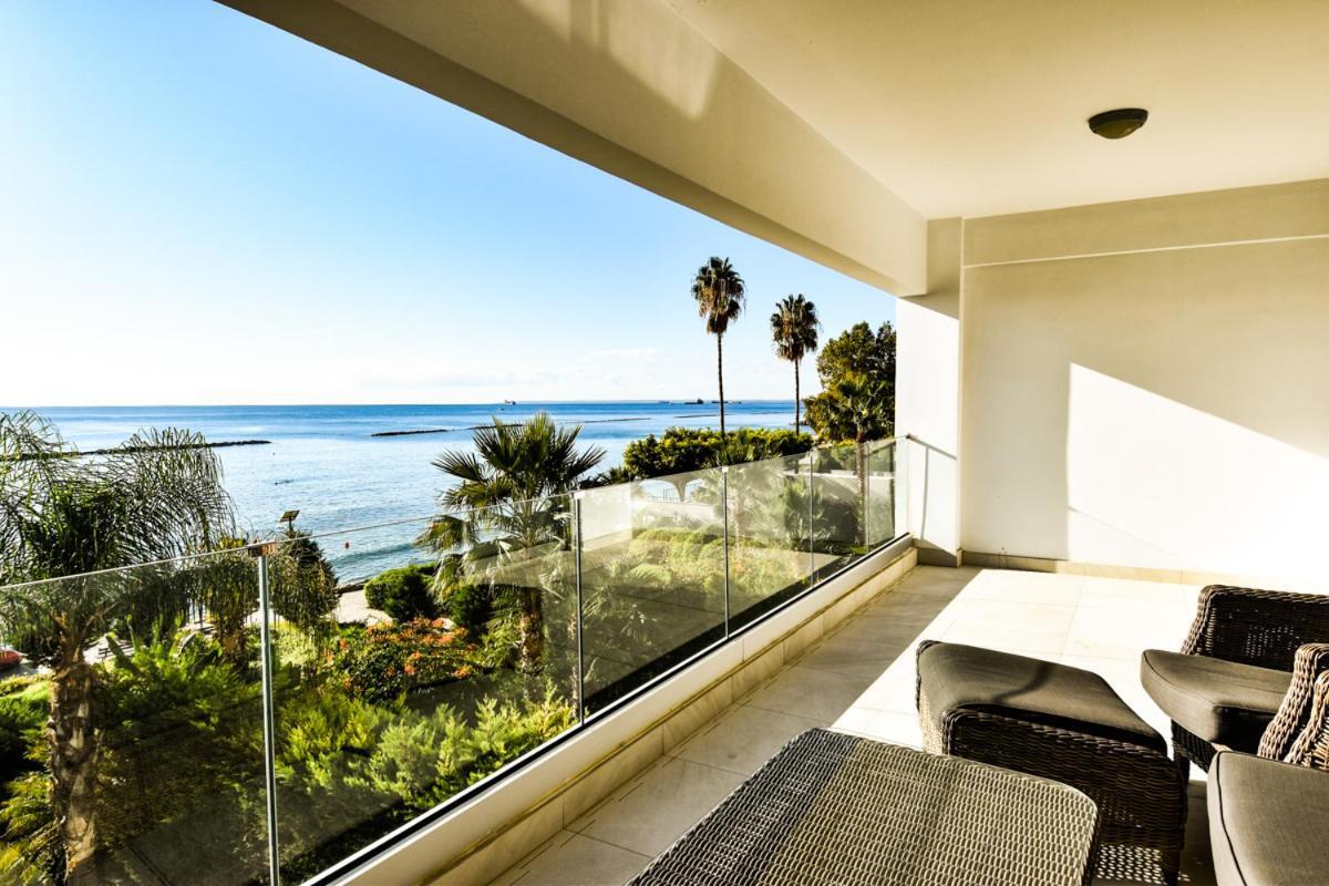 Pegasus Beach Front Apartment Лимасол Екстериор снимка